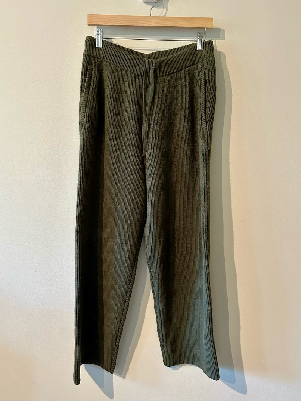 ALO Yoga Olive Green Ribbed Knit Wide Leg Sweatpants in Medium